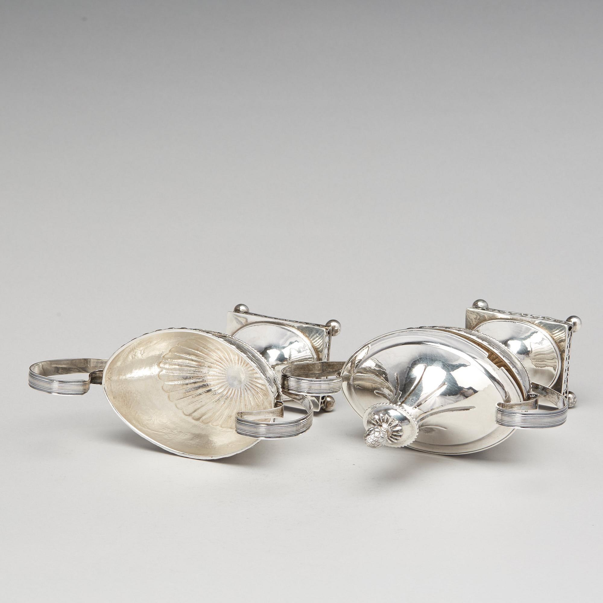 Hans Lyberg, sockerskålar med lock, ett par, silver, Borås 1805. Sengustavianska.