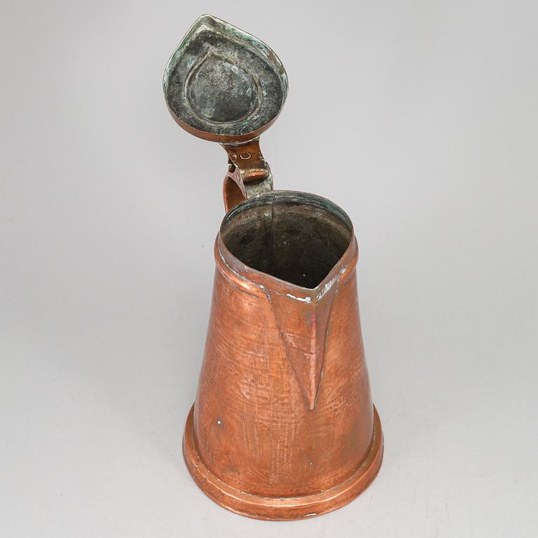 A copper jug, probably Germany. Ca 1800.