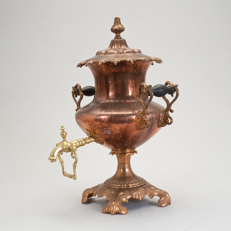 SAMOVAR, koppar och mässing. England, 1800-talets slut.