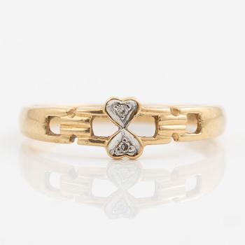 Ring 18K guld med små diamanter.