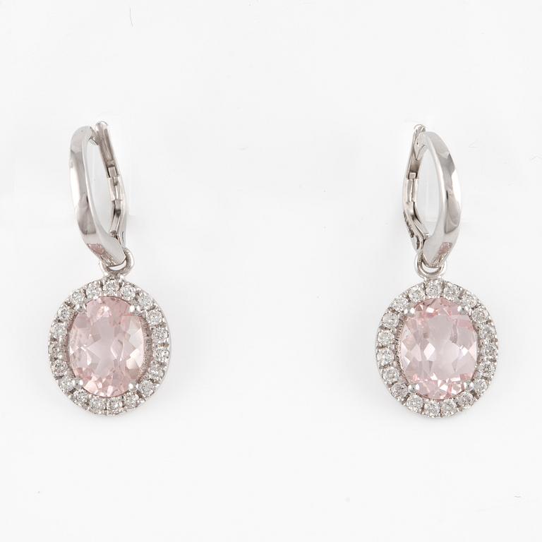 A pair of earrings in 14K gold with faceted morganites and round brilliant-cut diamonds.