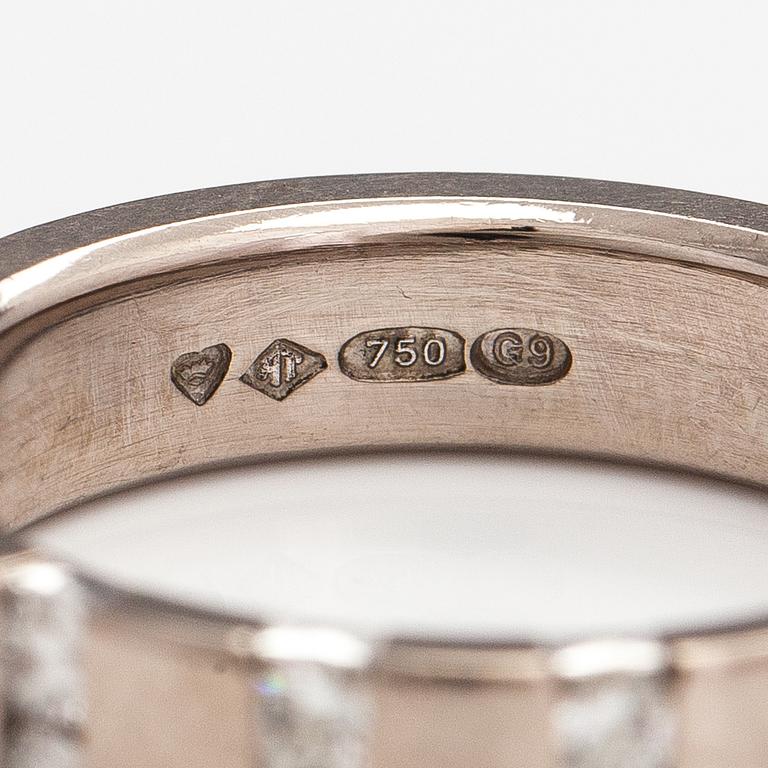 Ring, 18K vitguld, diamanter ca 0.30 ct enligt gravyr. A Tillander, Helsingfors 2008.
