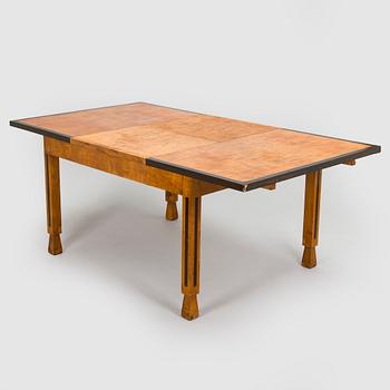 A 1920s/30s century dining table and set of 6 + 2 chairs.