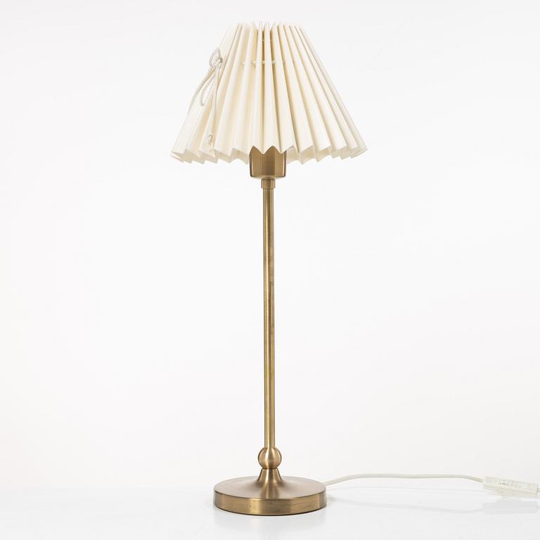 Josef Frank, Bordslampa, Firma Svenskt Tenn, modell G 2569.