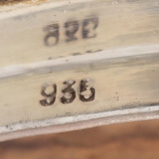 An agate and silver-mounted box, circa 1900.