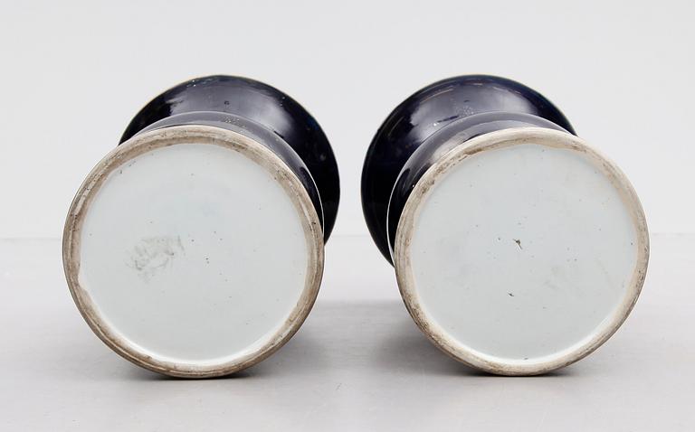 VASER, 1 par, porslin, Kina, Qianlong 1736-1795.