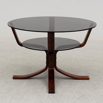 Three easy chairs and table, 1960-/70´s.