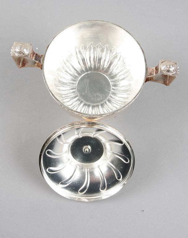 SOCKERSKÅL, silver, empirestil, Bernard Hertz, Stockholm 1914. Vikt c:a 500 g.