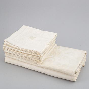 1+1 linen table cloths and 12 linen napkins.