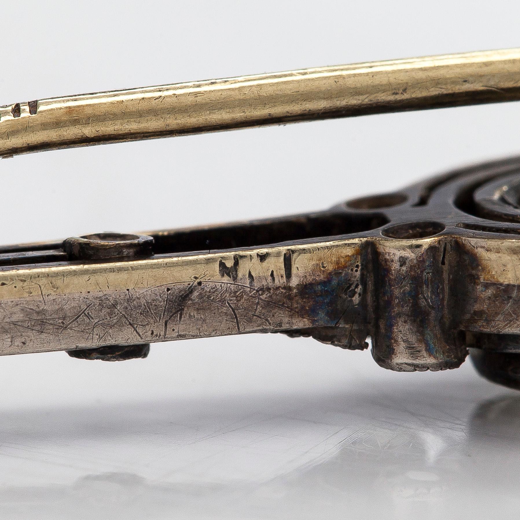 Brooch in 14K gold/silver with old-cut diamonds. Russia around year 1900.