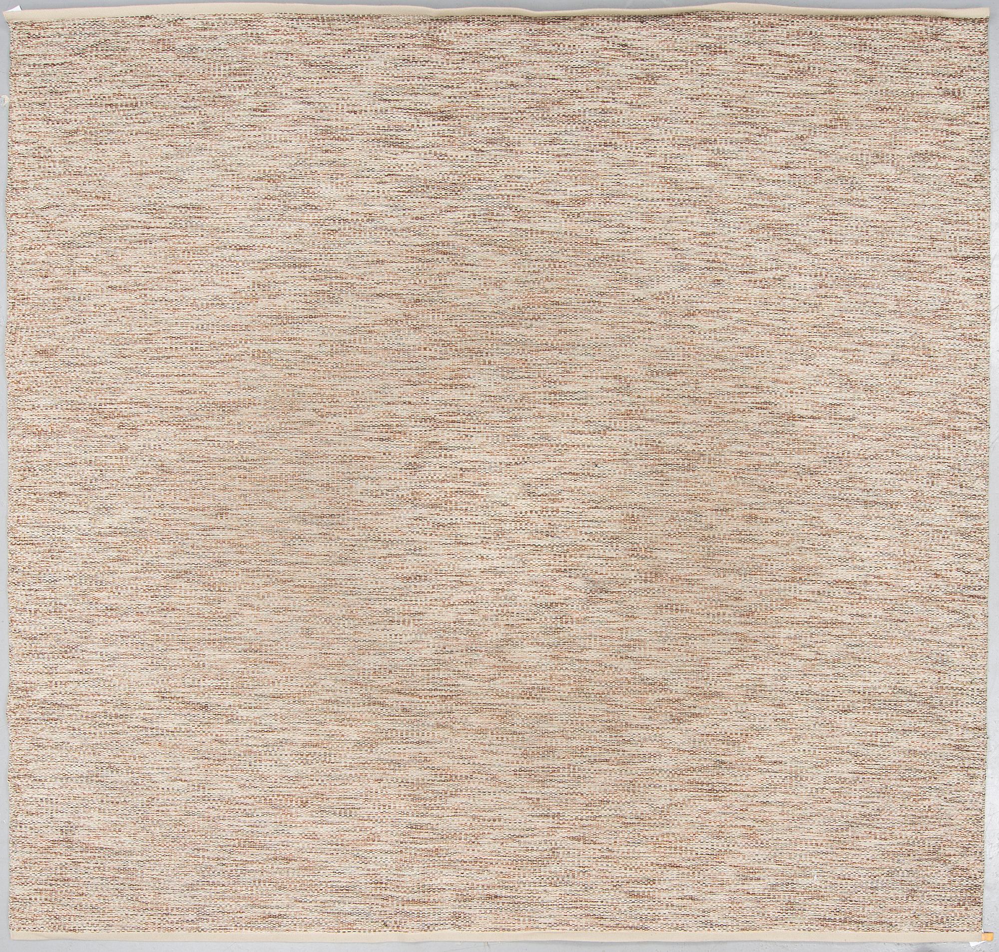 A CARPET, probably machine made, ca 281,5 x 281 cm, Kasthall.