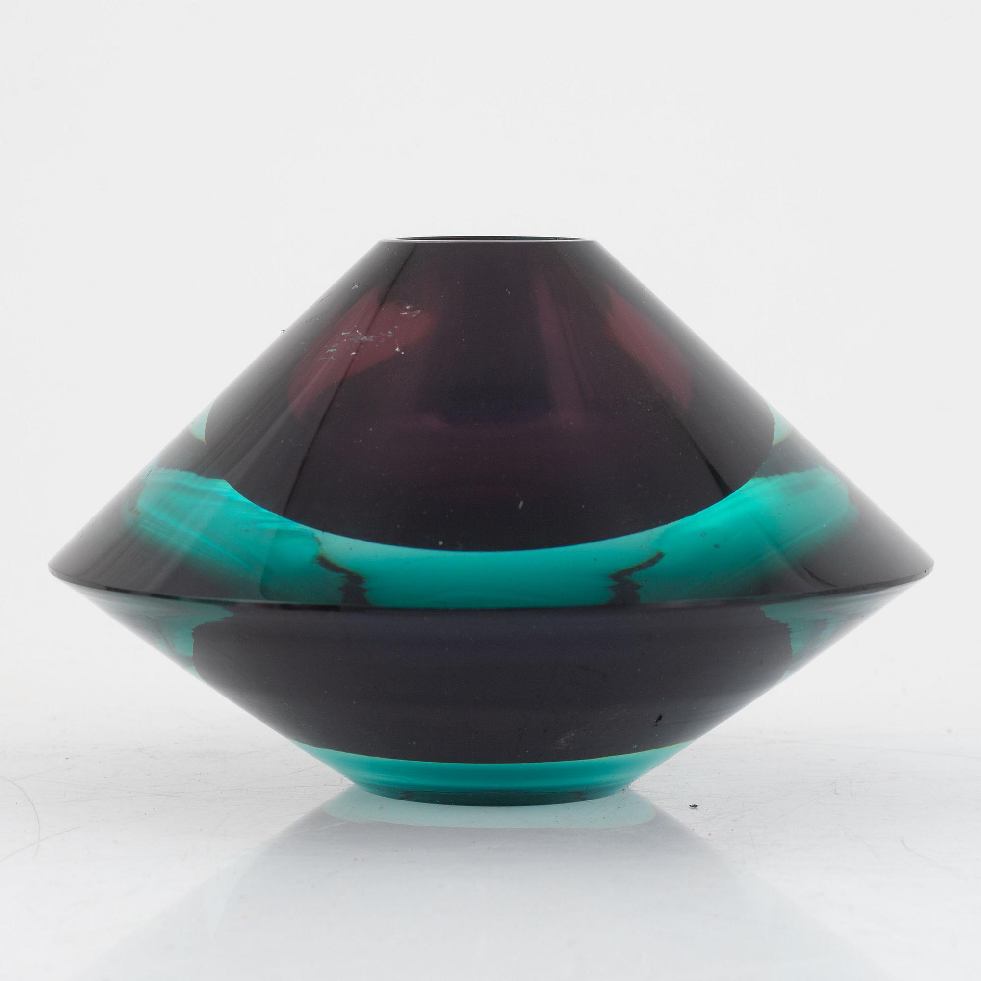 Kaj Franck, vase, "Flying Saucer", KF 235,  Nuutajärvi, Notsjö, Finland 1958.