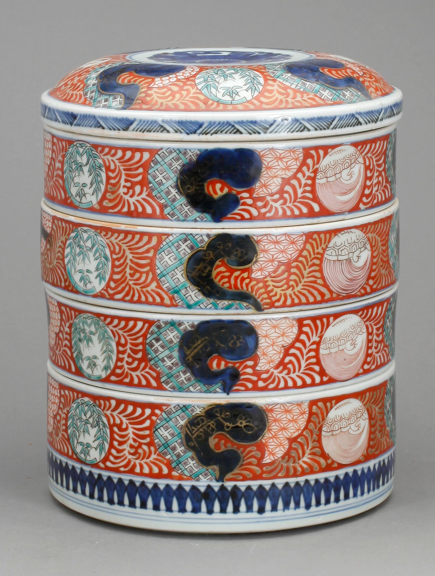 MATLÅDA, sk Jubako Bento, 5 delar, porslin, Japan. 1900-tal.