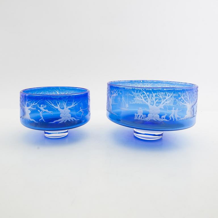 Gunnar Cyrén, two bowls on foot, Orrefors Expo.
