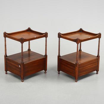 SÄNGBORD / SIDOBORD, ett par. 1900-tal.