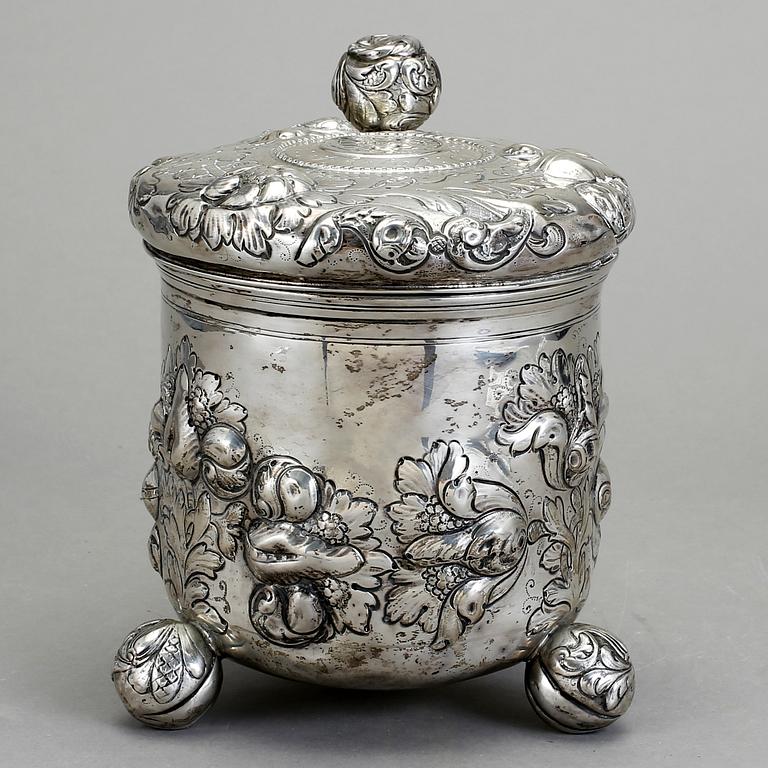 DRYCKESKANNA, silver, Barockstil. Vikt 1192 gr.