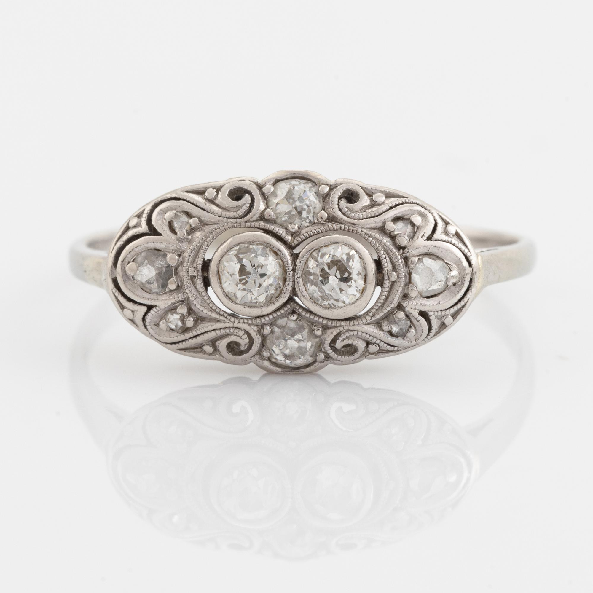 Diamantring, med gammalslipade diamanter.