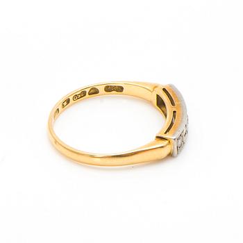 An 18K gold ring with diamonds ca. 0.22 ct in total. Päiviö Veikko, Turku 1955.