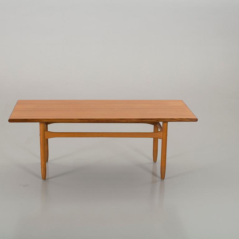 A COFFEE TABLE BY YNGVE EKSTRÖM FOR WESTERBERGS MÖBLER TRANÅS.