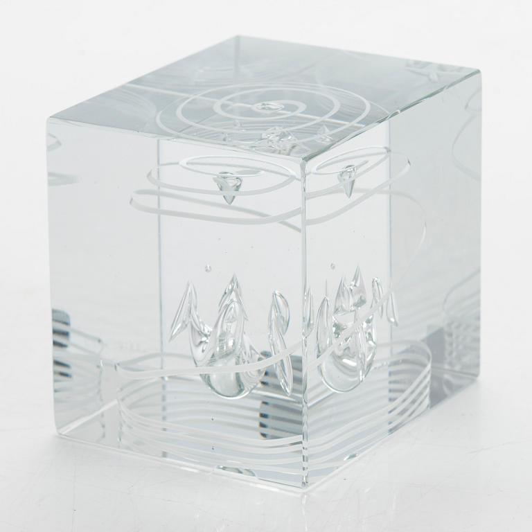 Oiva Toikka, An annual cube, signed Oiva Toikka Nuutajärvi 1987 and numbered 155/2000.