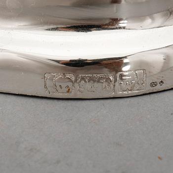KANDELABRAR, ett par, silver, rokokostil, Tyskland, svenska importstämplar. 1900-tal.