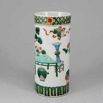 A famille verte vase, Qing dynasty, 19th century.