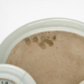 koristelautasia 4 kpl ja tarjoiluvati, Kiina, 1800-luku.