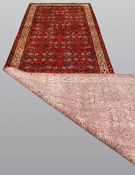 Runner, Hamadan, ca 420 x 105 cm.