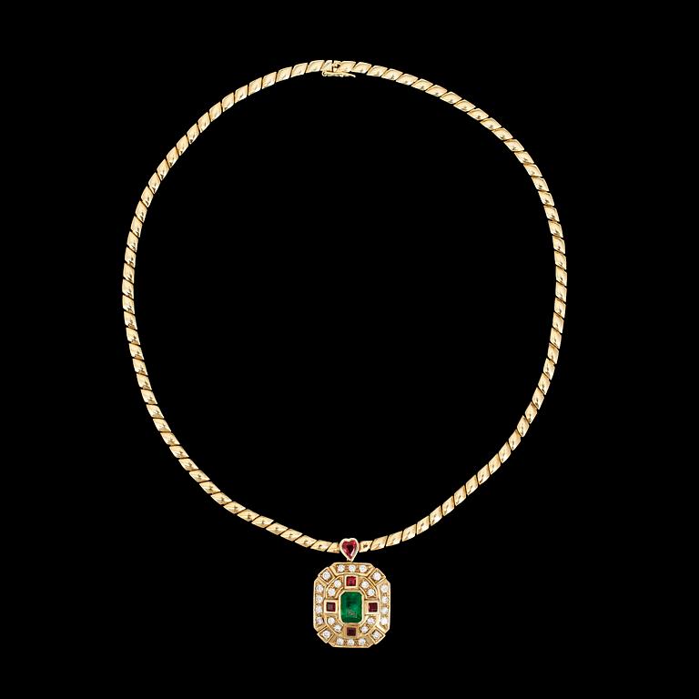 COLLIER, smaragd, rubiner och briljantslipade diamanter, tot. ca 1 ct.