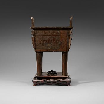 A large bornze censer, Qing dynasty with inscription.