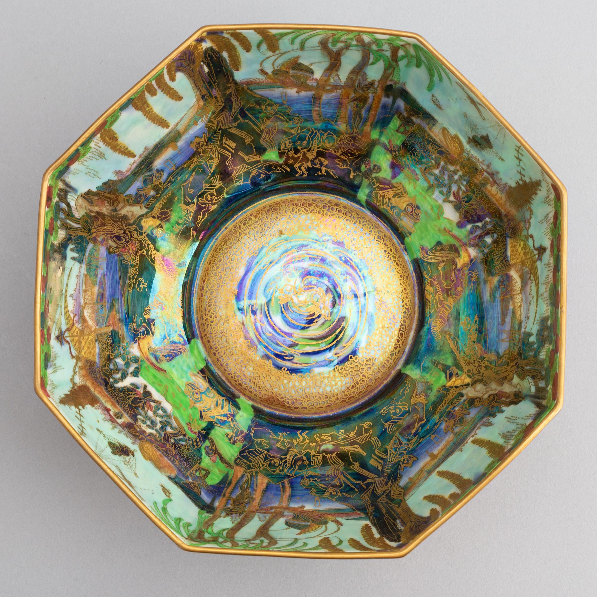 A Wedgewood "Fairyland lustre" porcelain bowl, first half of the 20th Century.