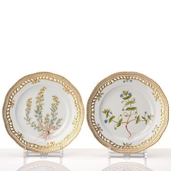 A set of eight Royal Copenhagen "Flora Danica" dessert dishes, Denmark, 20th Century.