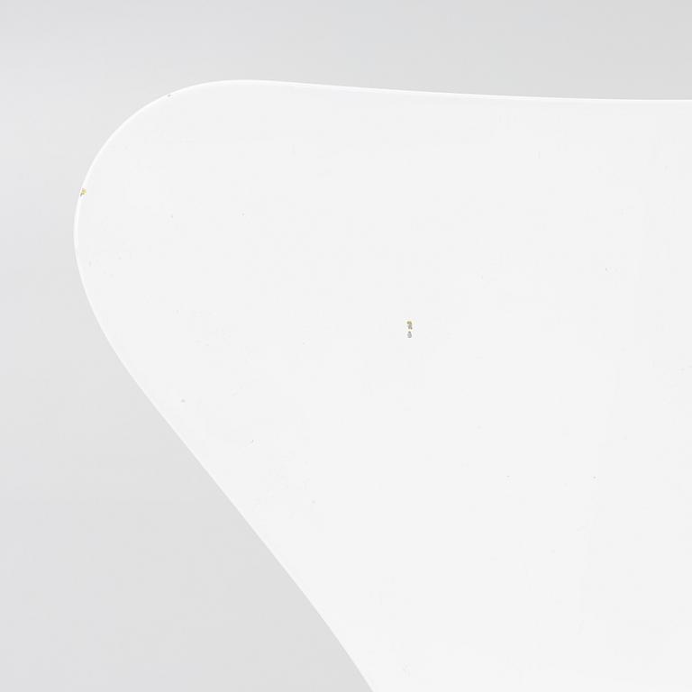 Arne Jacobsen, stolar, 2 st, "Sjuan", 1900-talets slut.