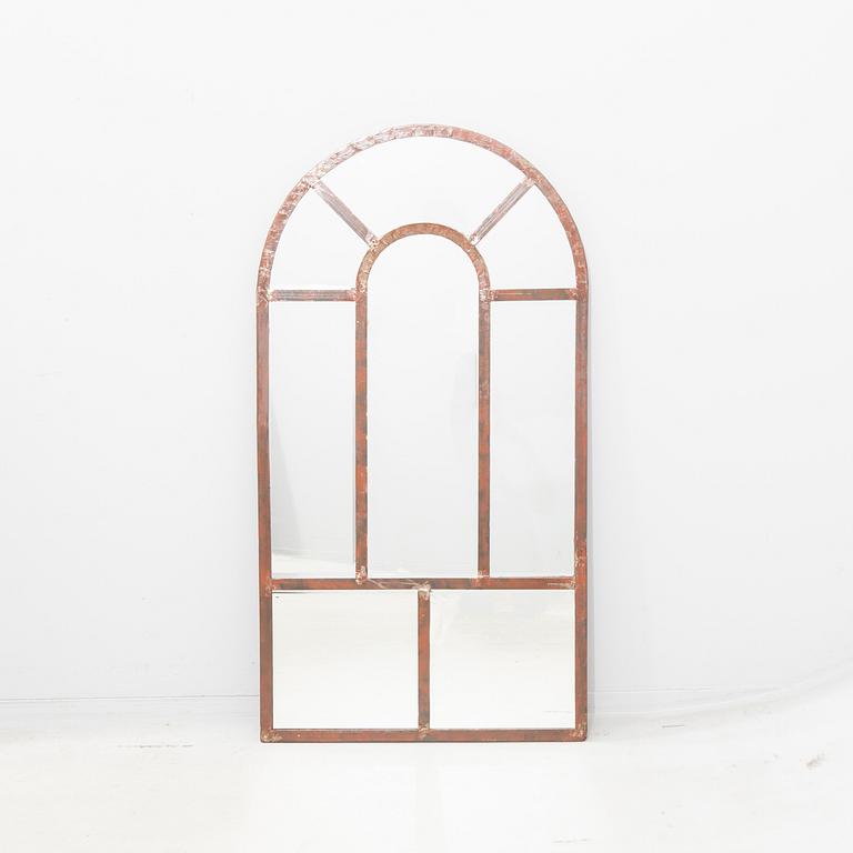 Mirror, modern manufacture.