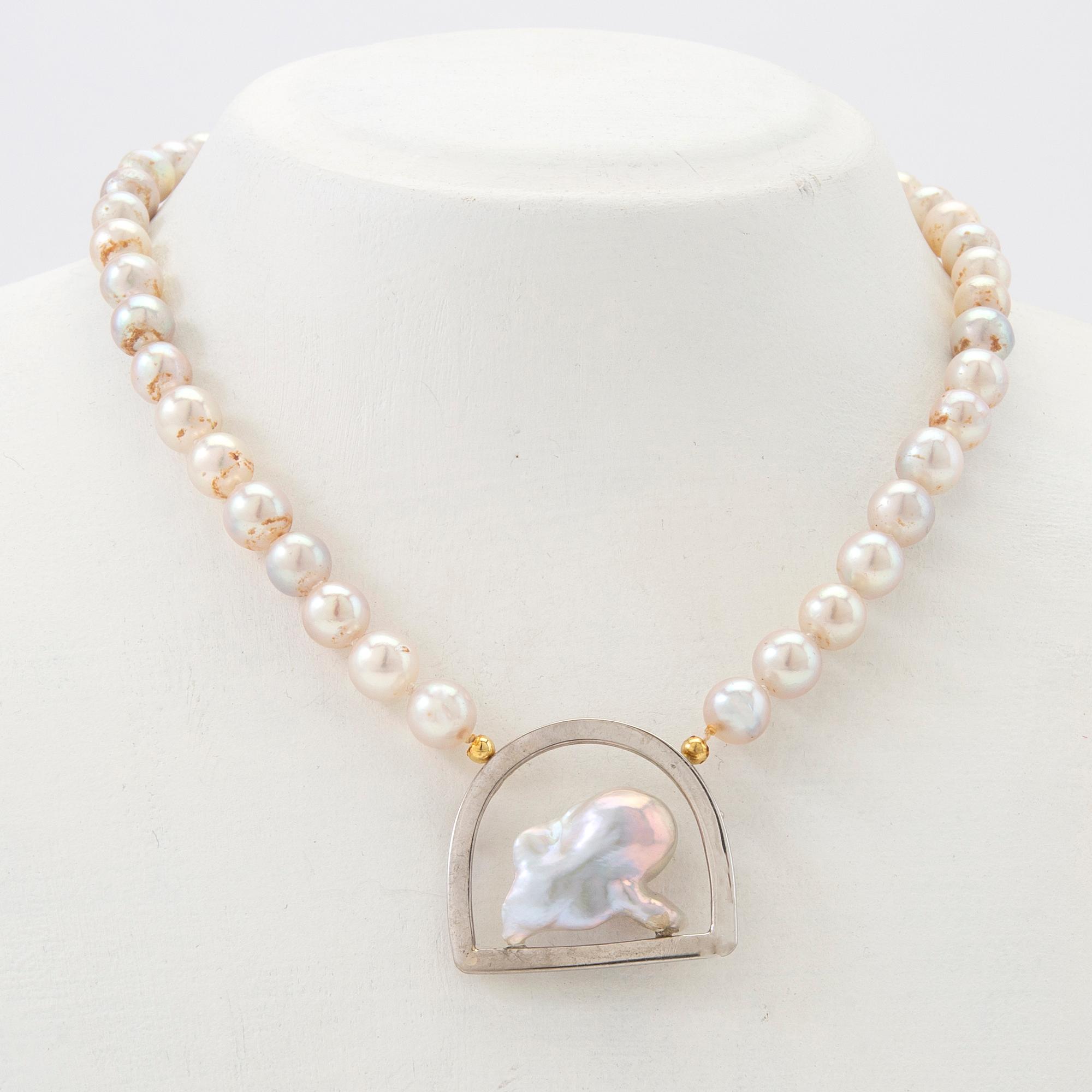 Elon Arenhill, necklace, pearls and pendant in 18k white gold.