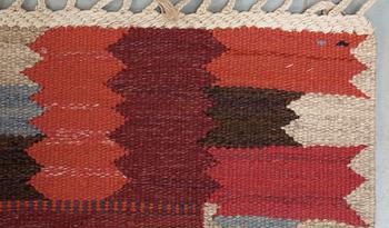 CARPET. "Röda nejlikan". Tapestry weave. 396,5 x 404,5 cm. Signed AB MMF BN.