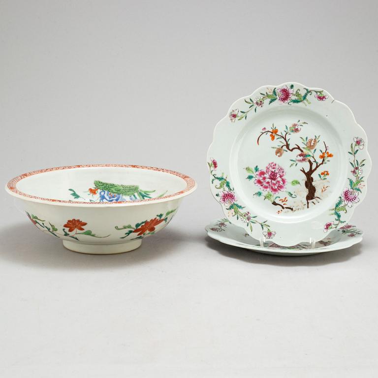 A famille rose export porcelain bowl and a pair of pates, Qing dynasty, 18th century.