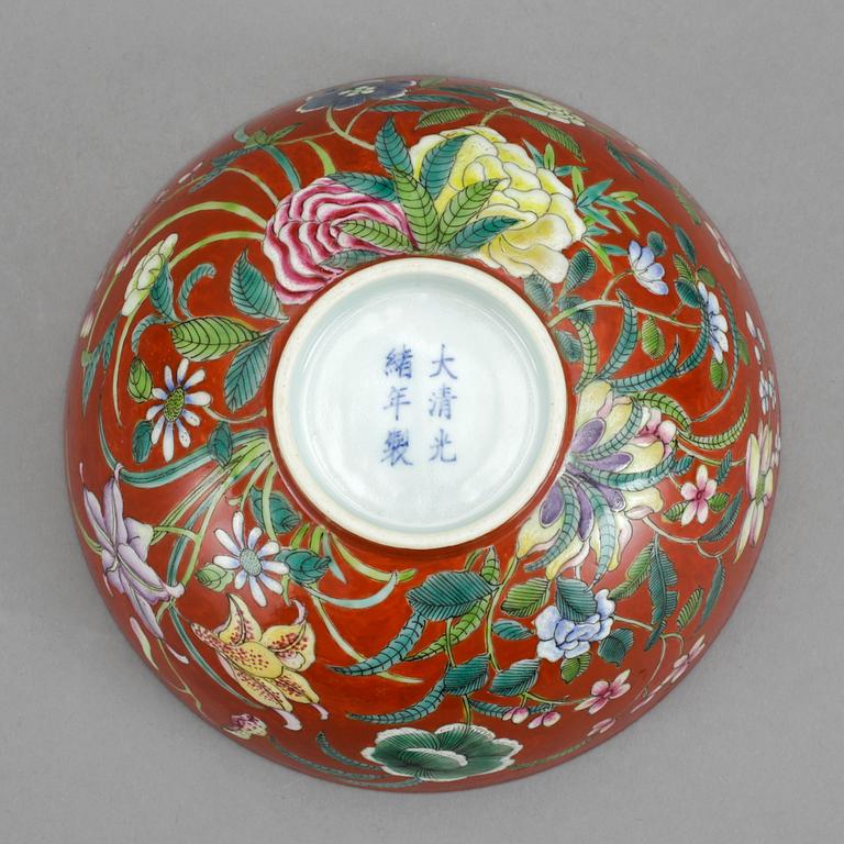 SKÅL, porslin. 1900-tal. Med Guangxu (1874-1908) sex karaktärer.