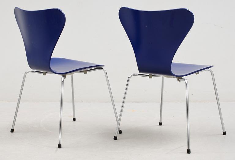 STOLAR, ett par, "Sjuan", Arne Jacobsen, Fritz Hansen, 1991.