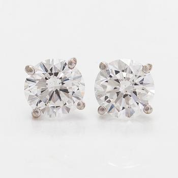 Örhängen, enstens, 18K vitguld, briljantslipade diamanter totalt 2.04 ct Medföjande GIA dossier.