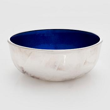 A. Tillander, skål, sterlingsilver och emalj, Åbo 2005.