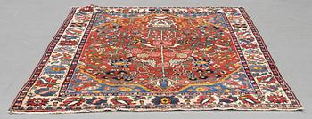 A carpet, semi-antique Bakthiari, ca 201 x 150 cm.