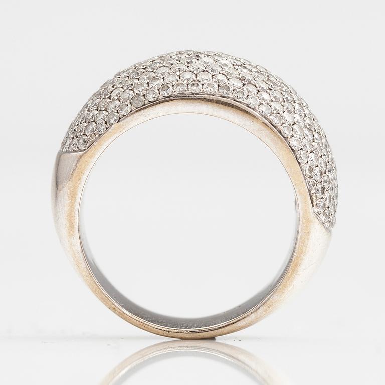 RING, 18K vitguld, briljantslipade diamanter ca 2.067 ct tot.