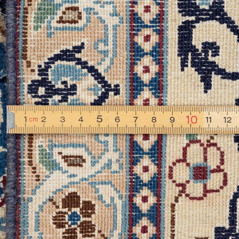 Carpet, Nain approx. 345 x 232 cm.