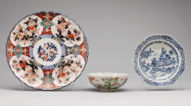 TALLRIKAR samt SKÅL, porslin Kina och Japan, 1700-1900-tal.