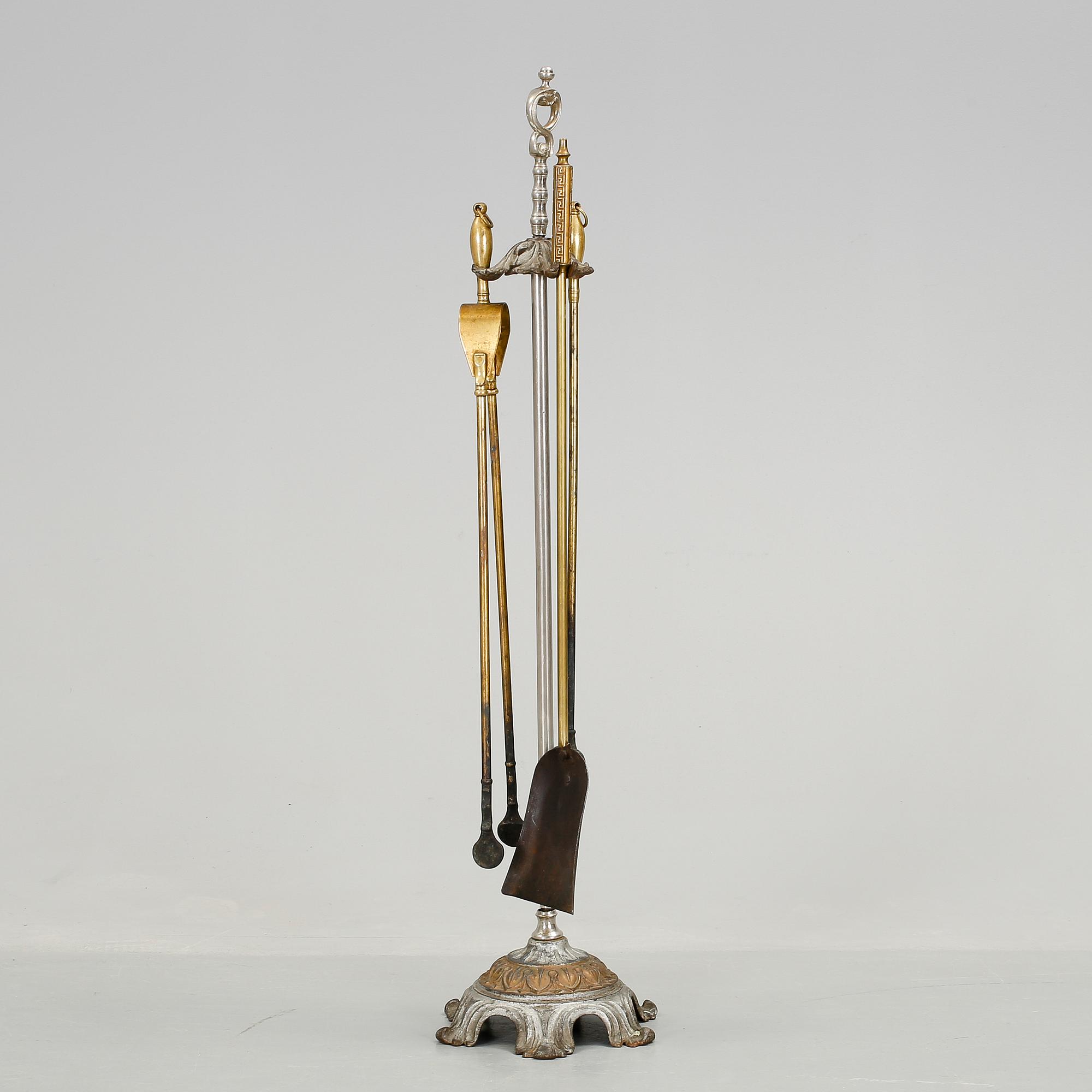 ELDSTÄLL. Gjutjärn, kromad metall och mässing, 1900-talets första hälft.