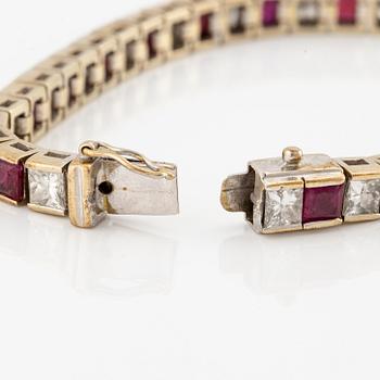 A bracelet in 18K white gold with rubies and princess-cut diamonds.