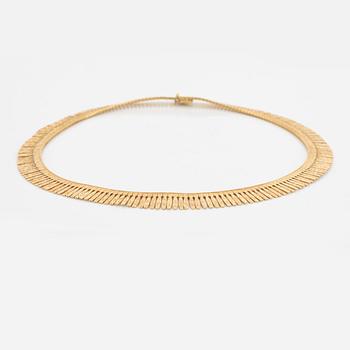 18K gold necklace.