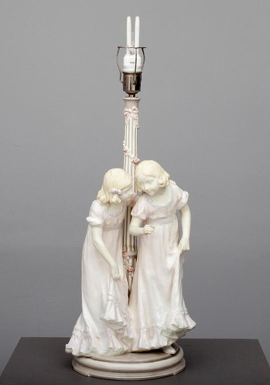 BORDSLAMPA, fajans, Vienna Faience, Schauer, 1900-talets första hälft.