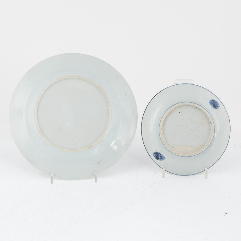 A group of four Chinese blue and white dishes, late Ming/early Qing dynasty, 17th and 18th century.